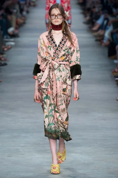 Look 4